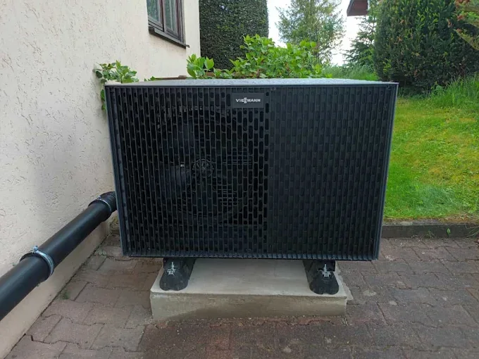 Viessmann Luft-Wasser-Wärmepumpe, Außeneinheit, installiert in Kassel